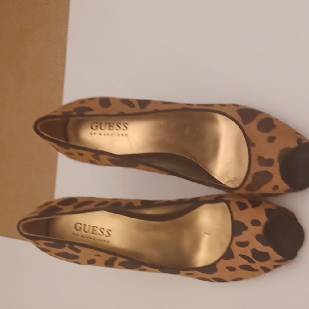 Women Gess shoes size 7M